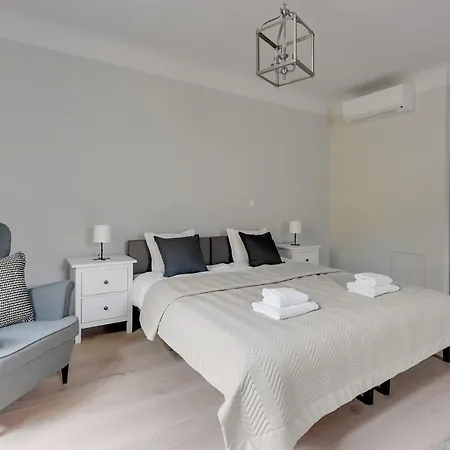 Historical Townhouse By Blue Mandarin דירה *