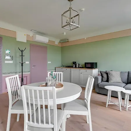 Historical Townhouse By Blue Mandarin דירה