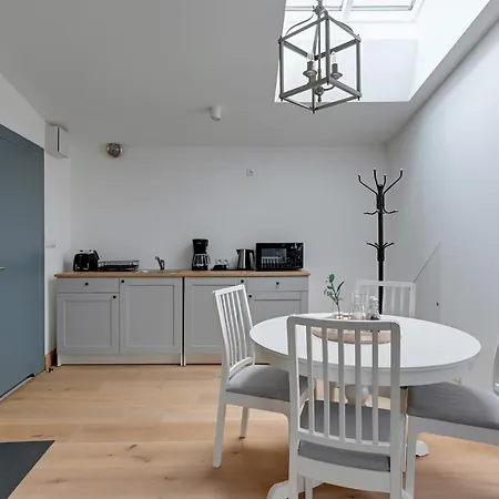 Historical Townhouse By Blue Mandarin *