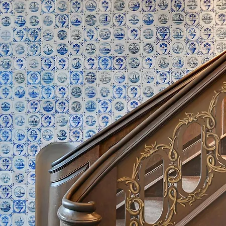 Historical Townhouse By Blue Mandarin