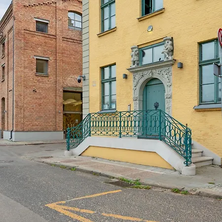 Historical Townhouse By Blue Mandarin