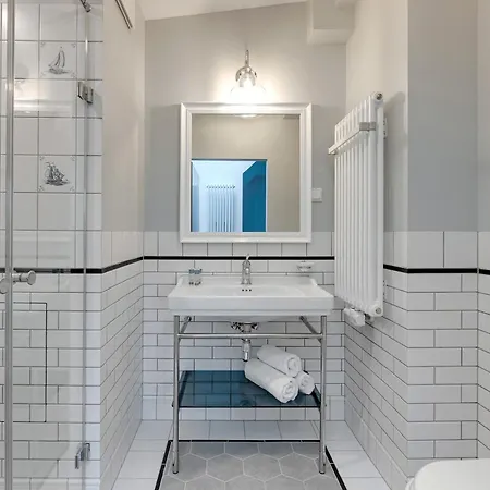 Historical Townhouse By Blue Mandarin