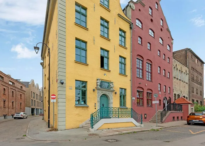 Apartment Historical Townhouse By Blue Mandarin *