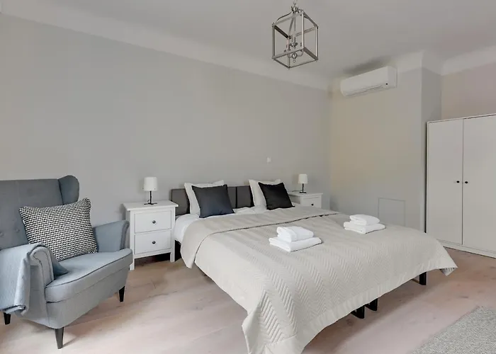 Historical Townhouse By Blue Mandarin Apartment *