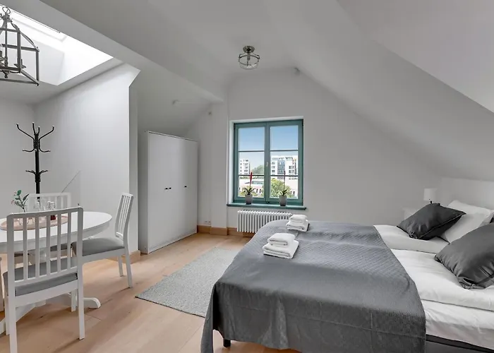 Apartment Historical Townhouse By Blue Mandarin