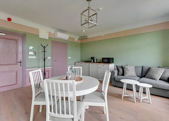 Historical Townhouse By Blue Mandarin 公寓