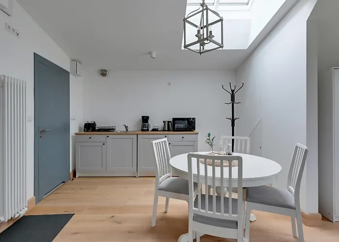 Historical Townhouse By Blue Mandarin *