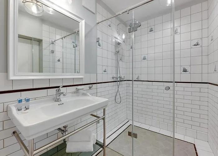 Historical Townhouse By Blue Mandarin