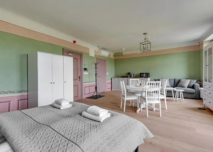 Historical Townhouse By Blue Mandarin Apartment *