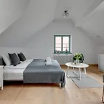 Historical Townhouse By Blue Mandarin 아파트 *